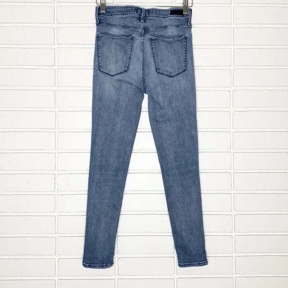 Abercrombie & Fitch | Light-Wash Denim SHORT-Inseam Simone High-Rise Jeans - Picture 8 of 14